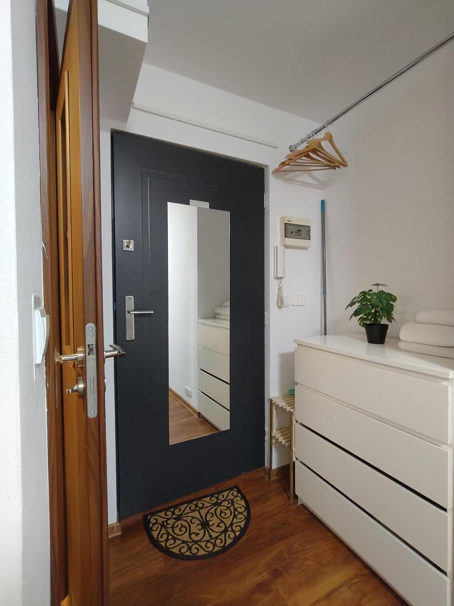 Hollidays Centrum Apartments วอร์ซอ ภายนอก รูปภาพ